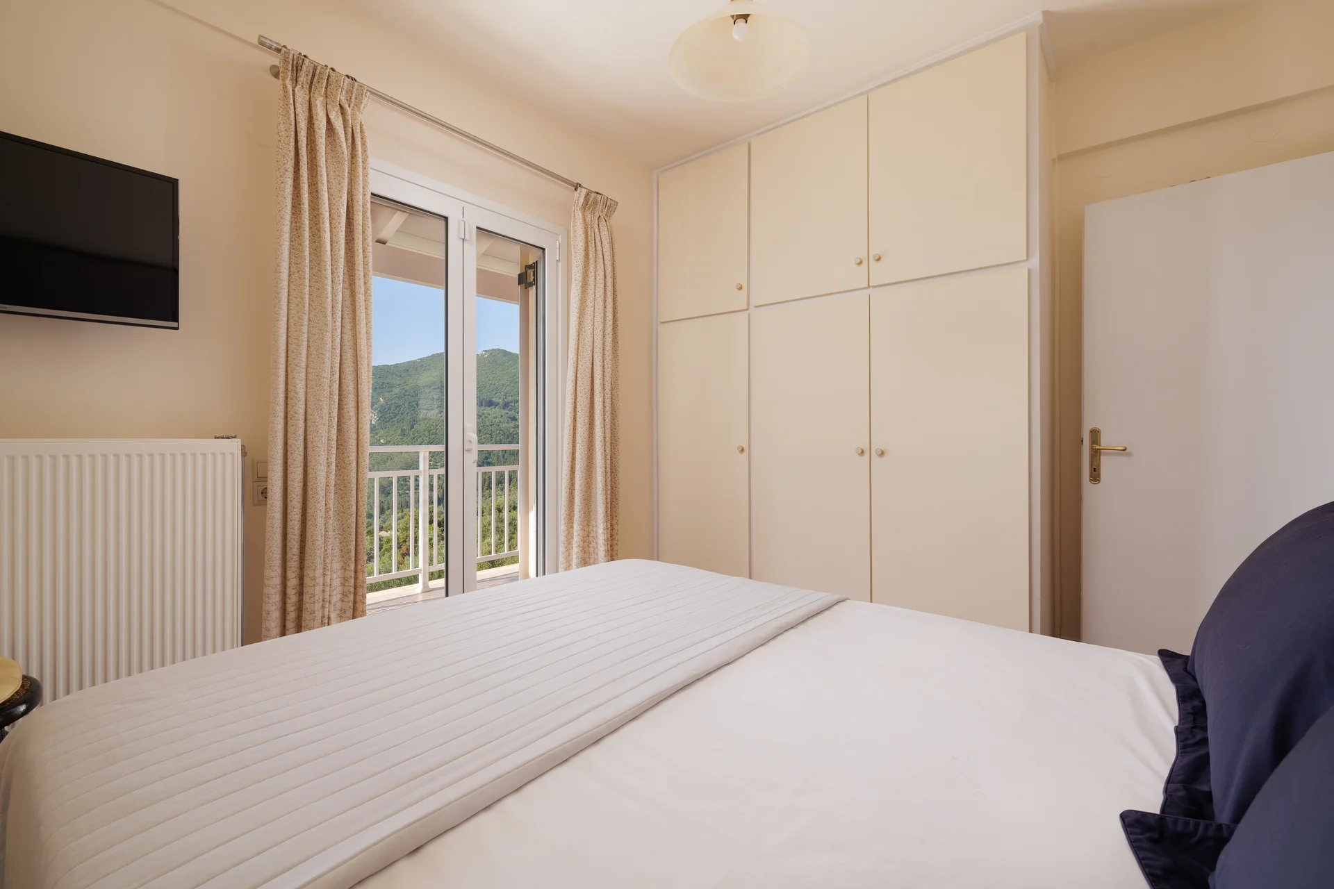 Main bedroom with double bed at Ef Zin Villa
